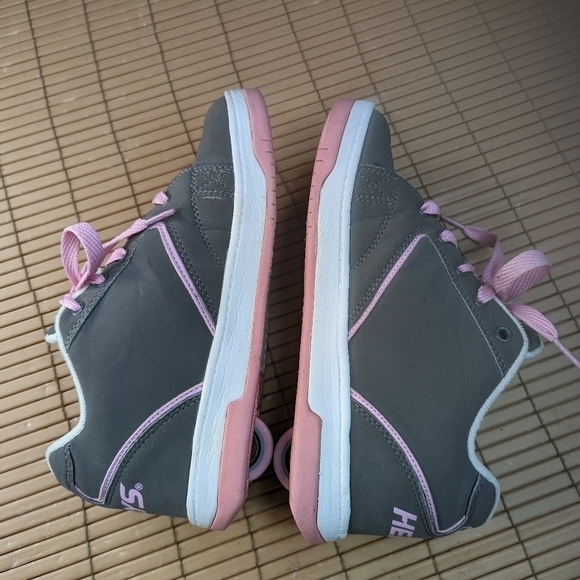 Heelys women's sz 6 gray leather wheel on heel shoes. 66pm - Picture 5 of 8